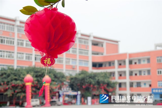 看臉時(shí)代的零零后，如何擺脫枷鎖、負(fù)重前行