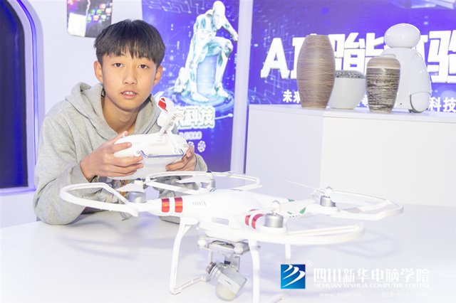 看臉時(shí)代的零零后，如何擺脫枷鎖、負(fù)重前行