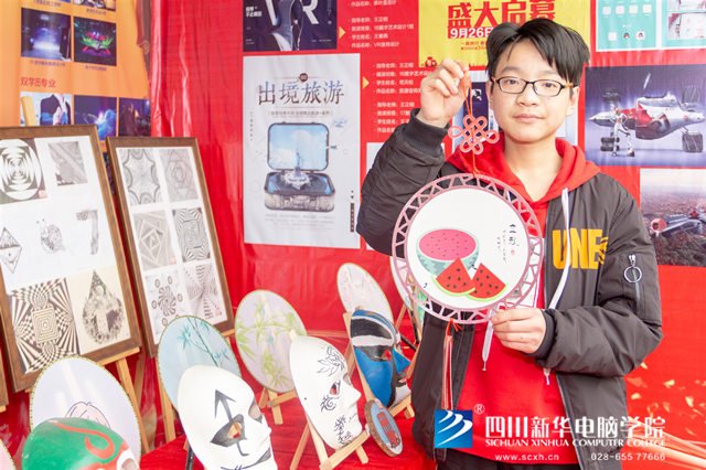 看臉時(shí)代的零零后，如何擺脫枷鎖、負(fù)重前行