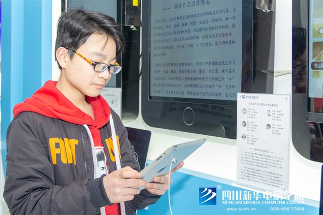 看臉時(shí)代的零零后，如何擺脫枷鎖、負(fù)重前行