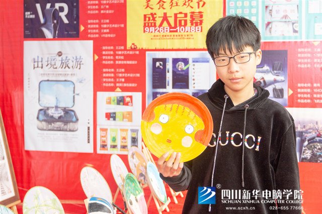 看臉時(shí)代的零零后，如何擺脫枷鎖、負(fù)重前行