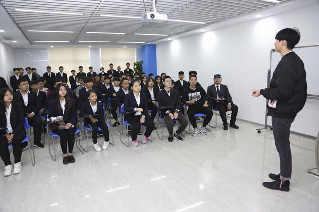 產(chǎn)教融合·創(chuàng)智共贏：入學即就業(yè)