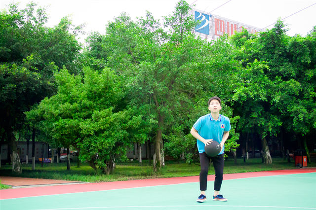 高中畢業學什么有前途？做互聯網時代的白領！