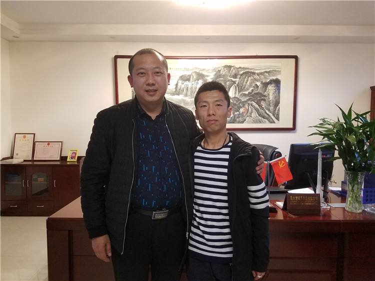 畢業(yè)十年把家鄉(xiāng)蘋(píng)果銷(xiāo)往世界各地