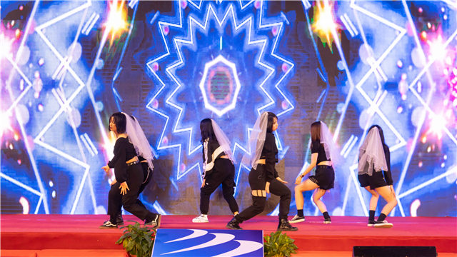 多圖預(yù)警，四川新華“慶國慶·迎新生”大型文藝晚會(huì)精彩回顧！