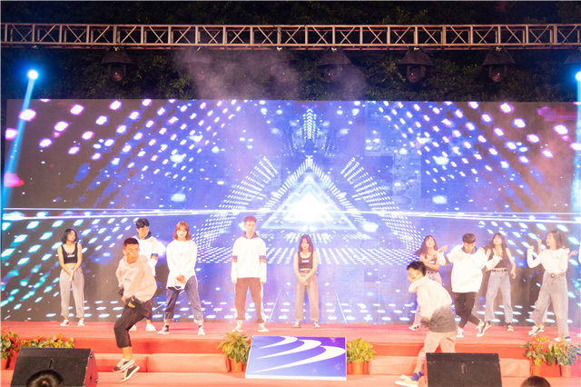 多圖預(yù)警，四川新華“慶國慶·迎新生”大型文藝晚會(huì)精彩回顧！