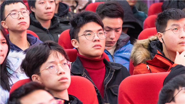 華為走進四川新華，與師生進行“云”對話