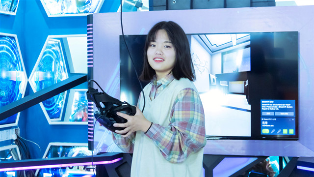 初中畢業(yè)來新華，勇敢追逐設計夢 