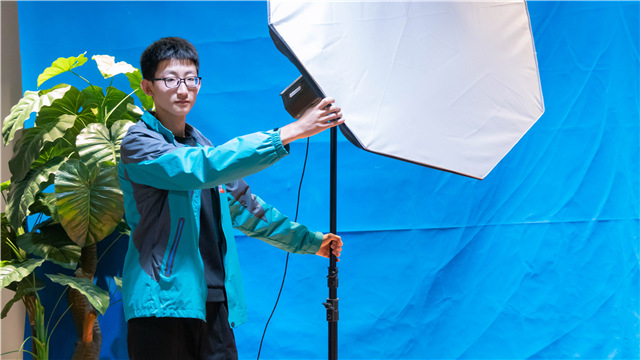 來(lái)新華學(xué)設(shè)計(jì)，為夢(mèng)想加冕