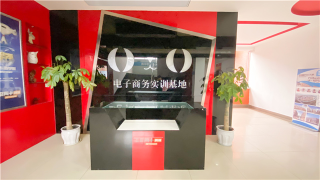 選擇新華學(xué)電商，線上開啟新學(xué)年