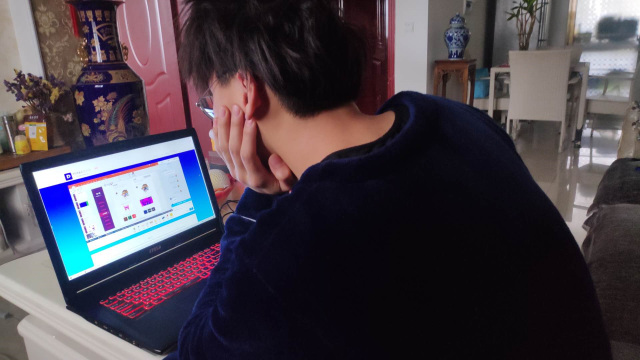 同學，你認真學習的樣子真好看！