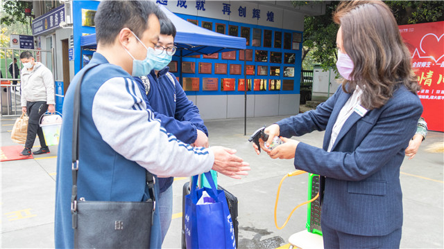 開(kāi)學(xué)啦！四川新華迎來(lái)第一批返校學(xué)子