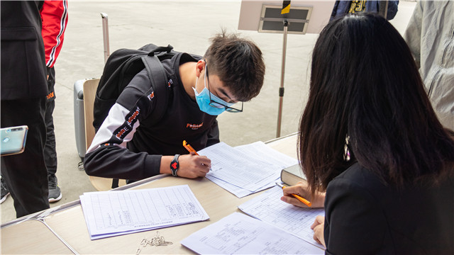 開(kāi)學(xué)啦！四川新華迎來(lái)第一批返校學(xué)子