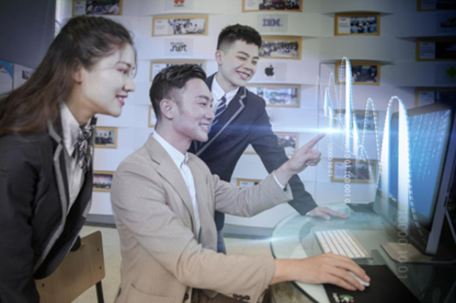 好學(xué)校不怕比較，學(xué)互聯(lián)網(wǎng)技術(shù)就來四川新華