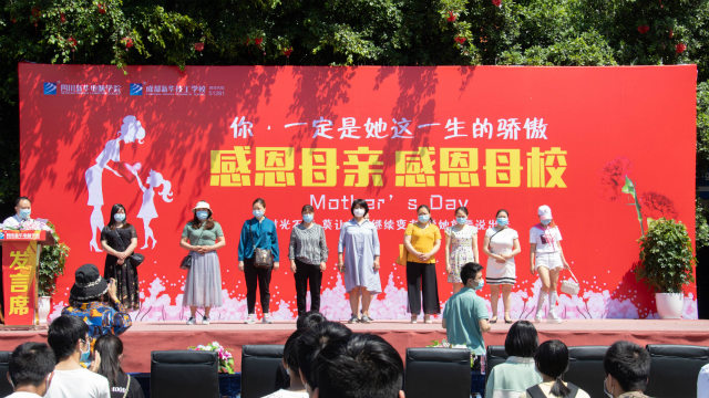 母親節：人生的舞臺上，母愛從不缺席