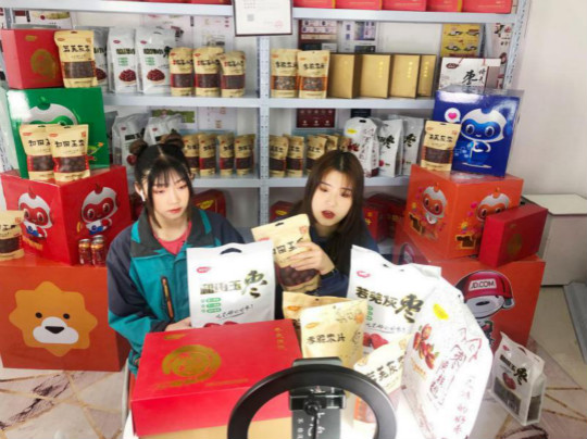 燃爆！麗江石榴哥現場連麥新華電商專業學子