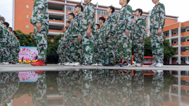 新生的第一課，軍訓(xùn)生活打響了新生活的第一槍！