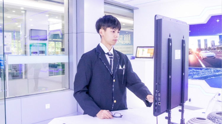 心中有火，眼中有光，新華圓夢少年！