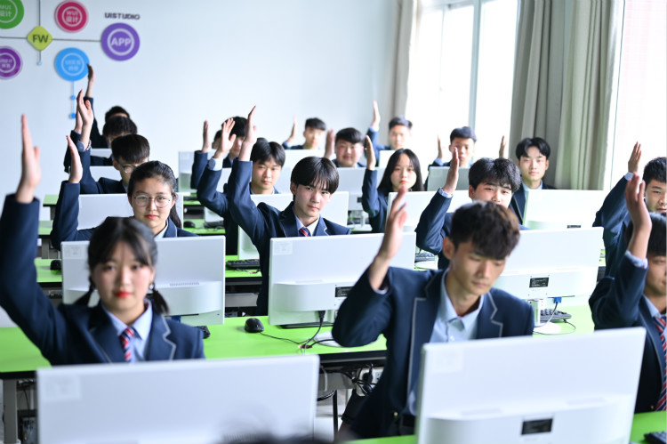 初高中畢業，學互聯網技術最好