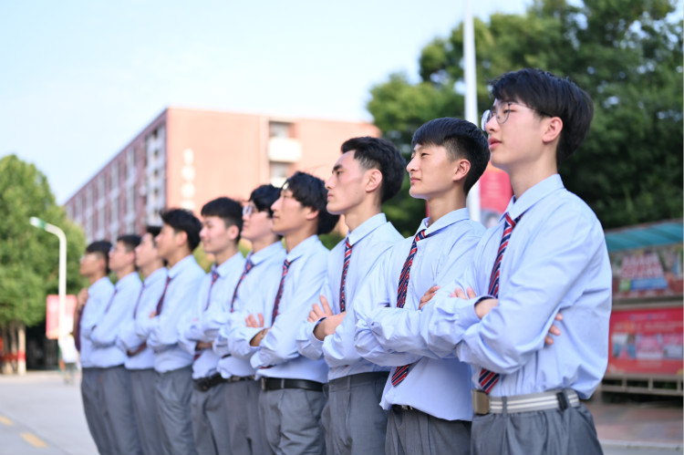 最強擇校季！為什么說學(xué)互聯(lián)網(wǎng)技術(shù)要趁早