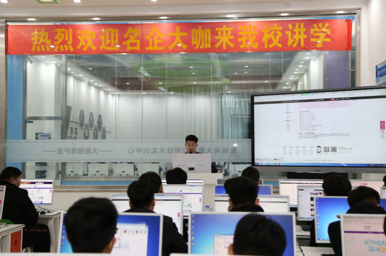 校企合作，共育互聯網杰出工匠