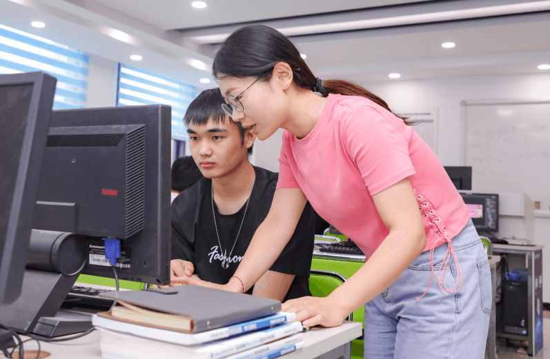 來四川新華，給你一個燦爛的前程！