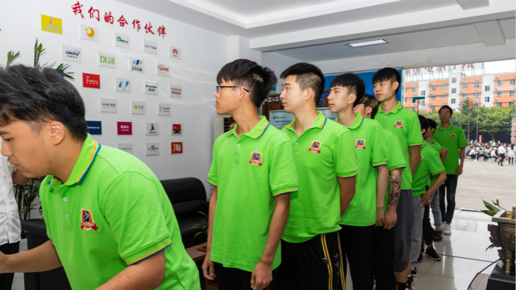 離高薪就業，你只就差一個新華的距離！