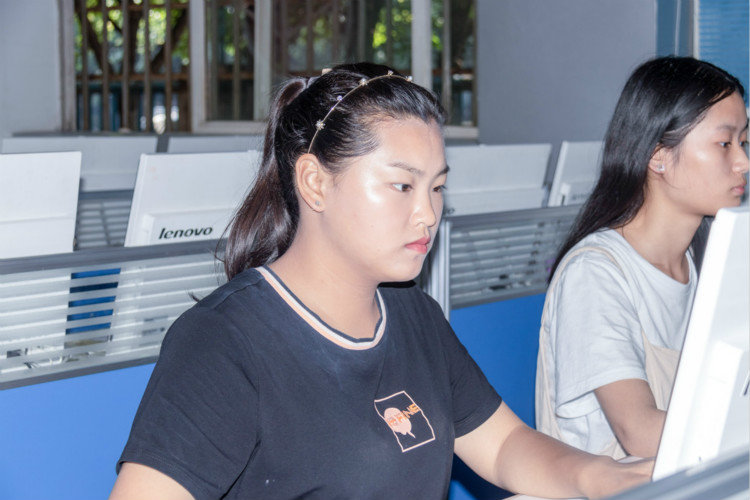 離高薪就業，你只就差一個新華的距離！