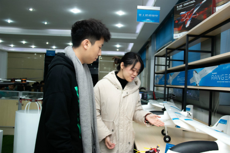 少年當(dāng)自強(qiáng)，來(lái)新華圓兒時(shí)夢(mèng)想