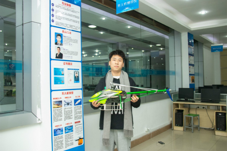 少年當(dāng)自強(qiáng)，來(lái)新華圓兒時(shí)夢(mèng)想