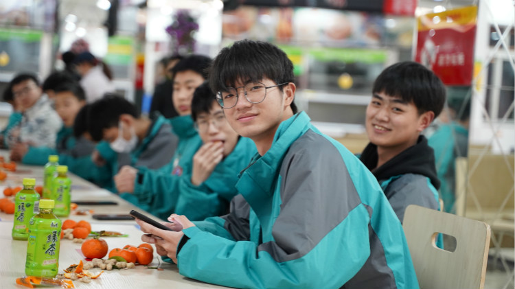 師生鬧元宵，四川新華陪你一起過大年！