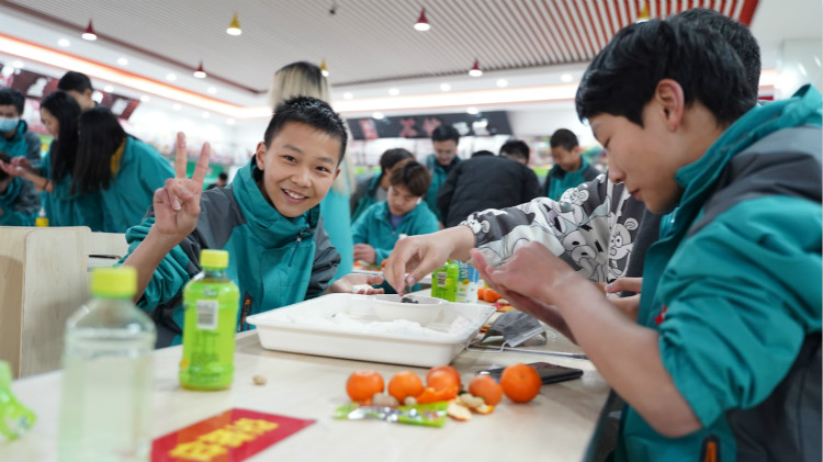 師生鬧元宵，四川新華陪你一起過大年！