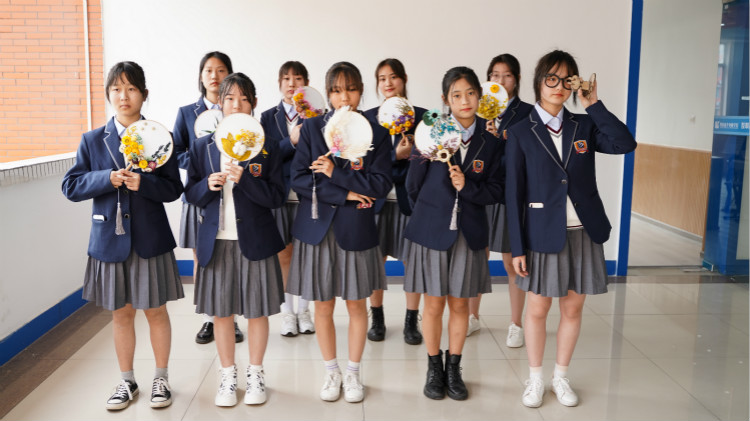 12位學(xué)霸天團(tuán)推薦新華電腦學(xué)校，你不了解一下嗎？