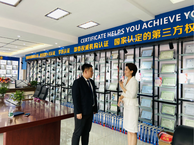 四川新華電腦學院雙選會現場，人才爭奪戰正式打響！