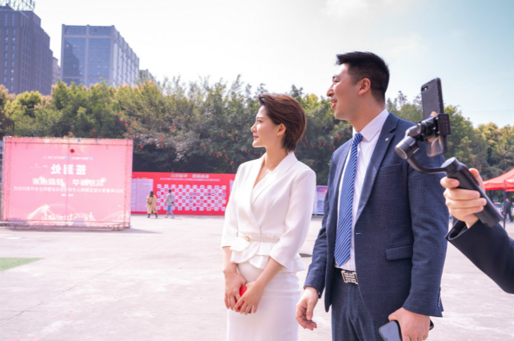 四川電視臺主持人凌玥帶你解鎖不一樣的四川新華！