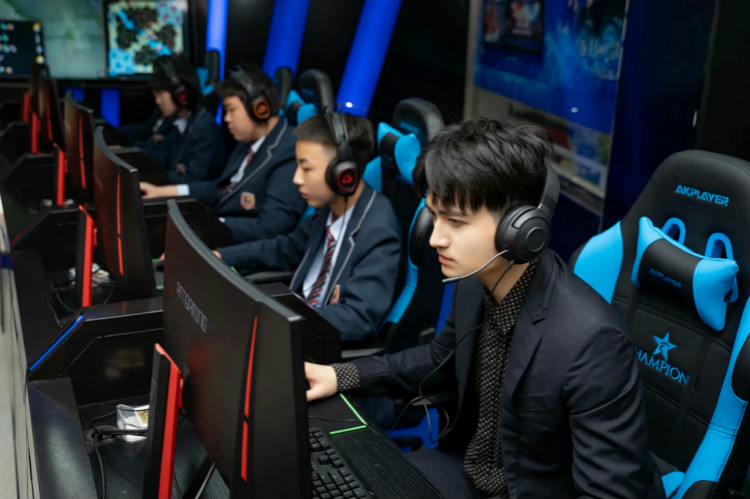 馬可來新華重拾校園生活，青春“競”是精彩！