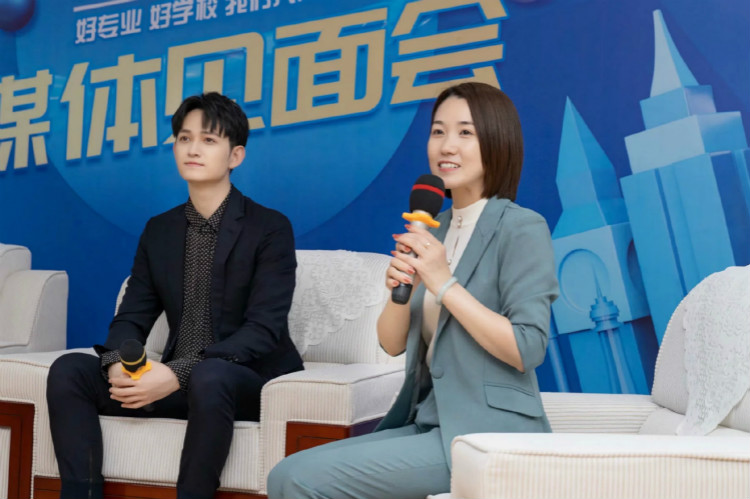 馬可來新華重拾校園生活，青春“競”是精彩！