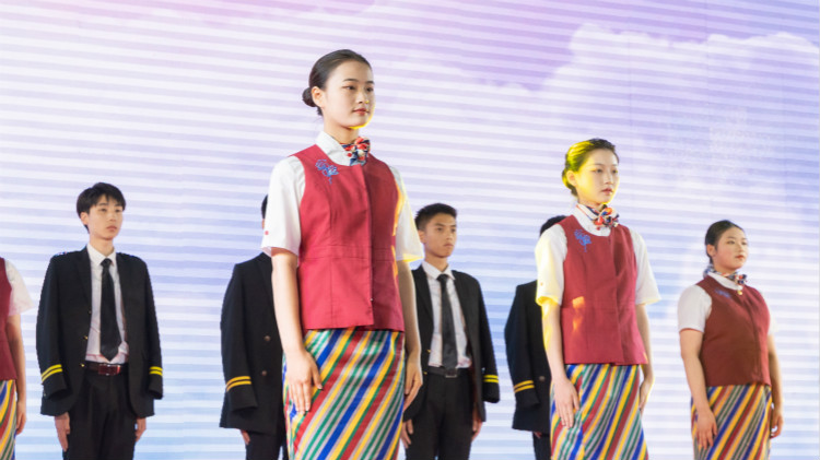 2021四川新華新專業發布會暨“強國青年·百萬獎學金計劃”完美啟動