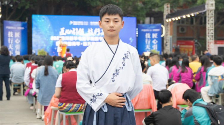 燃！為夢(mèng)想加冕！奔跑吧新青年！