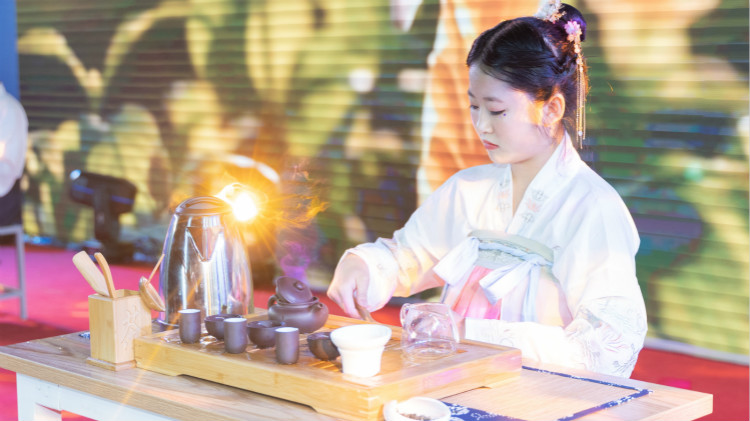 燃！為夢(mèng)想加冕！奔跑吧新青年！