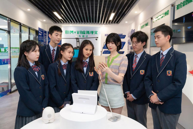 明星@擇校選專業(yè)的你，上職校我們共同推薦新華！