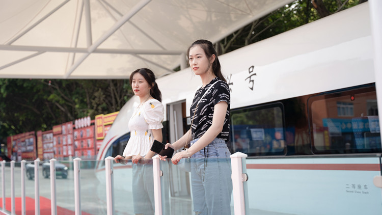 轉校來四川新華，我找到了久違的成就感！