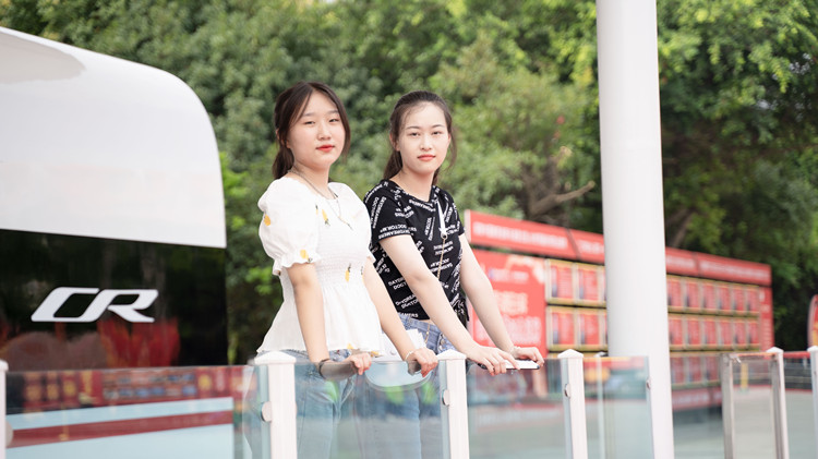 轉校來四川新華，我找到了久違的成就感！