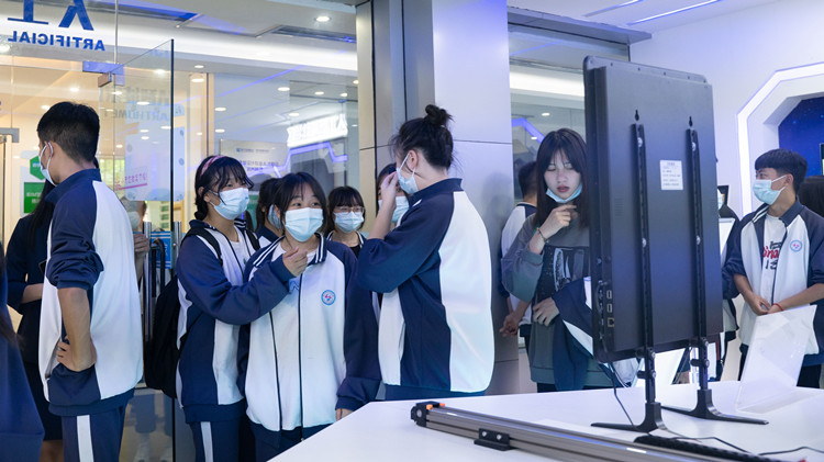 初中分流提前擇校，選擇新華實現(xiàn)彎道超車！