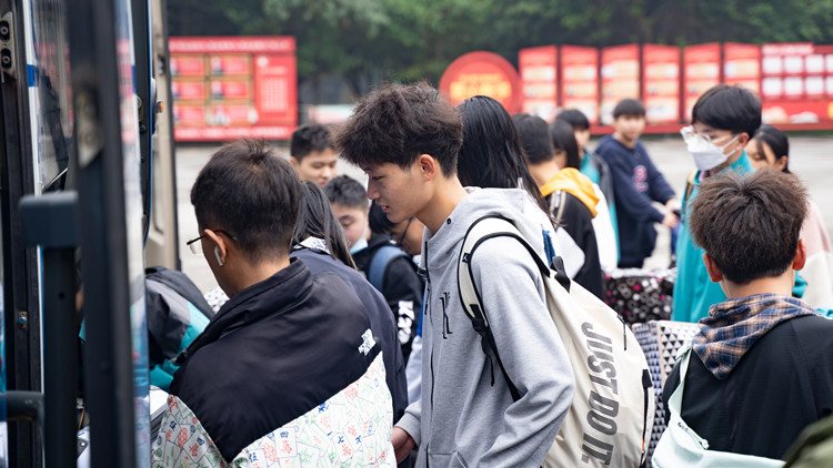 新華定向班學(xué)生赴京東實(shí)習(xí)：實(shí)地體驗(yàn)電商魅力