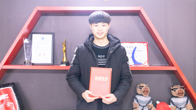 選擇新華，涅槃重生的雙胞胎兄弟！