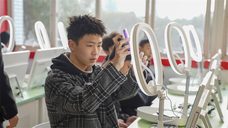 新學期 新氣象2022新華第一次升旗儀式隆重舉行！