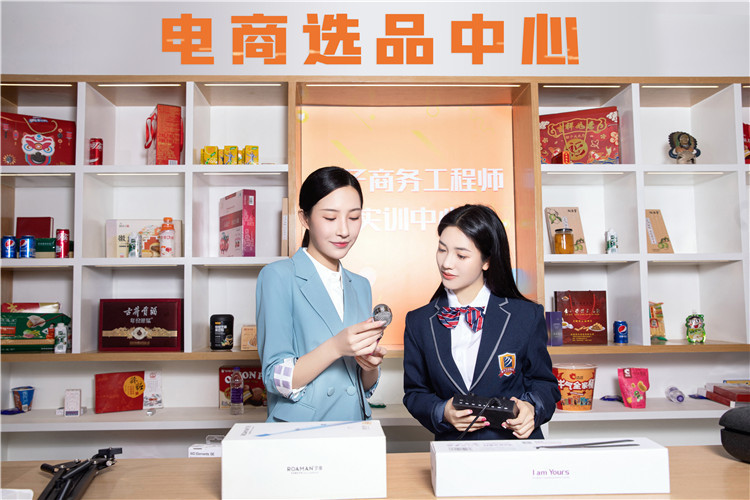 洞察職教，預見未來，央視頻直播專訪新華電腦教育