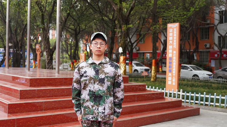 新生學(xué)子|堅(jiān)韌不屈，砥礪前行