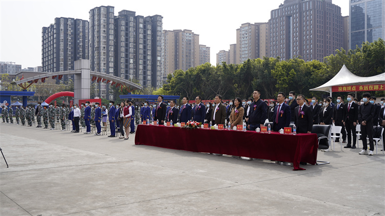 新起點(diǎn)再出發(fā)|成都新華高級(jí)技工學(xué)校升格揭牌儀式盛大啟幕！